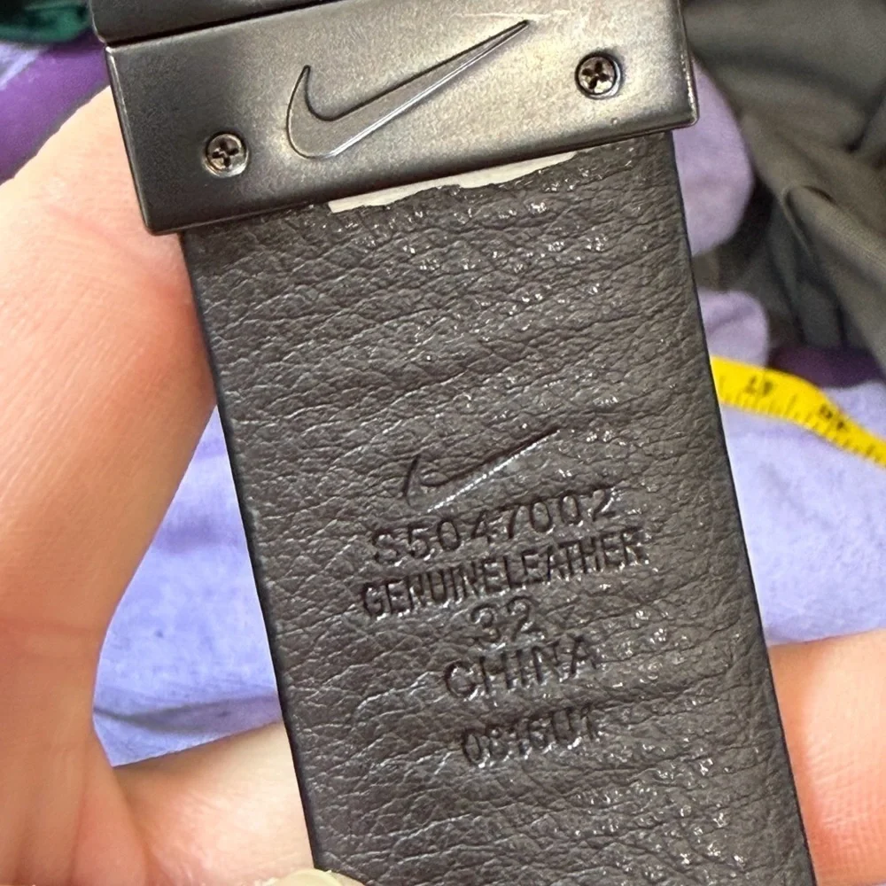 Nike Reversible Size 32 Black & Brown Leather Belt with Gunmetal Buckle